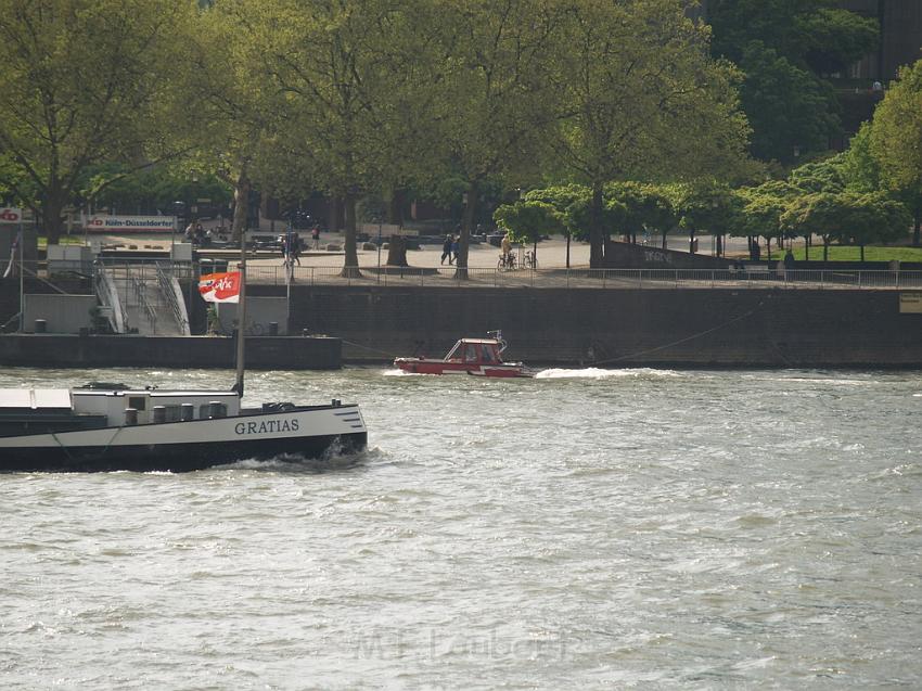 Uebungsfahrt Loeschboot und Ursula P75.JPG